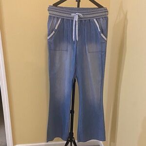 Junior’s Blue Jeans with Drawstring Waist
